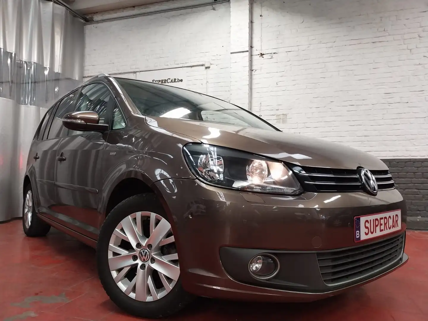 Volkswagen Touran 1.2 TSI Trendline * Radar AV/AR * BLTH *200 x 48* Brown - 1