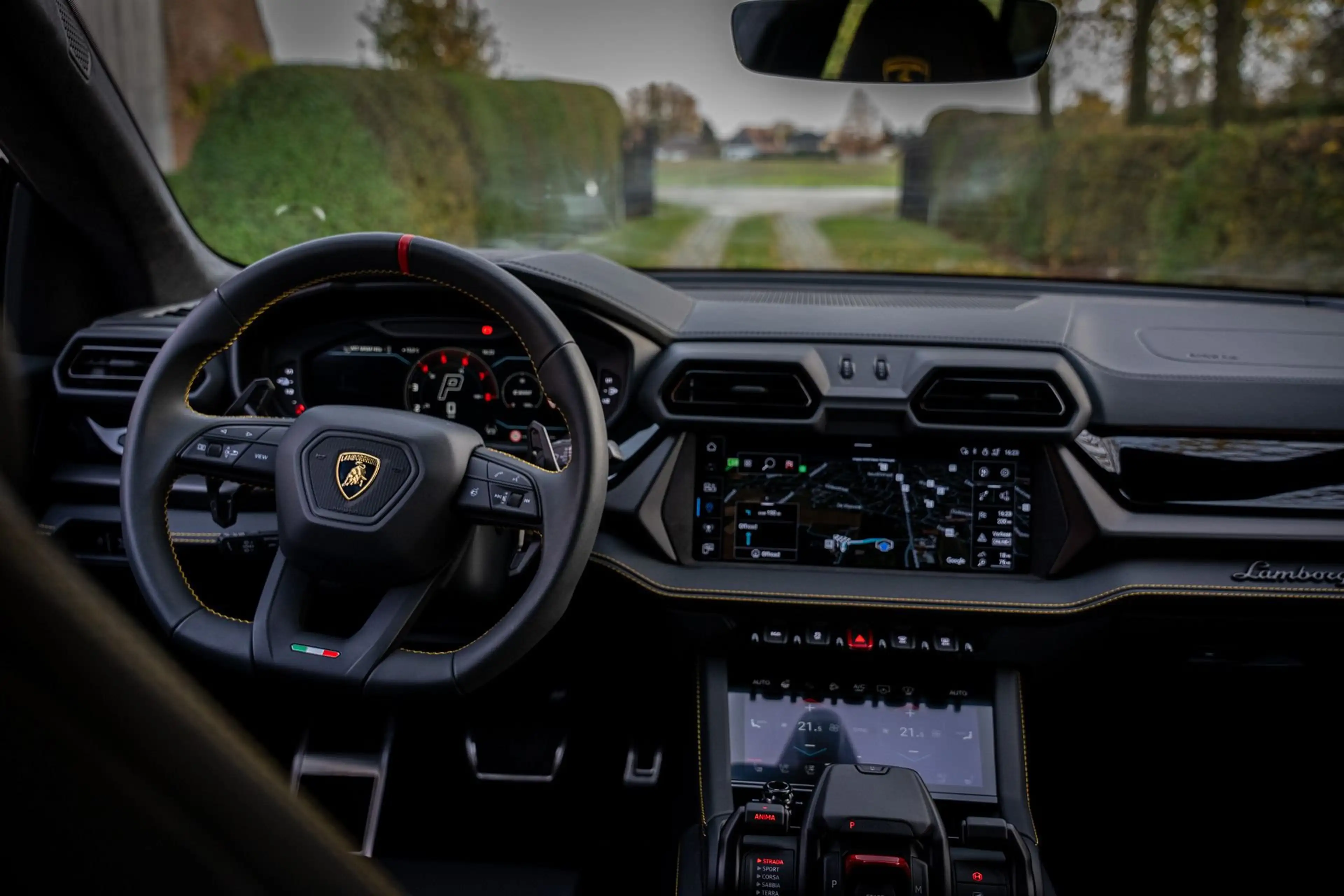 Lamborghini Urus SE 2025 / 588kW / PLUG-IN / 51G CO2 — photo 15