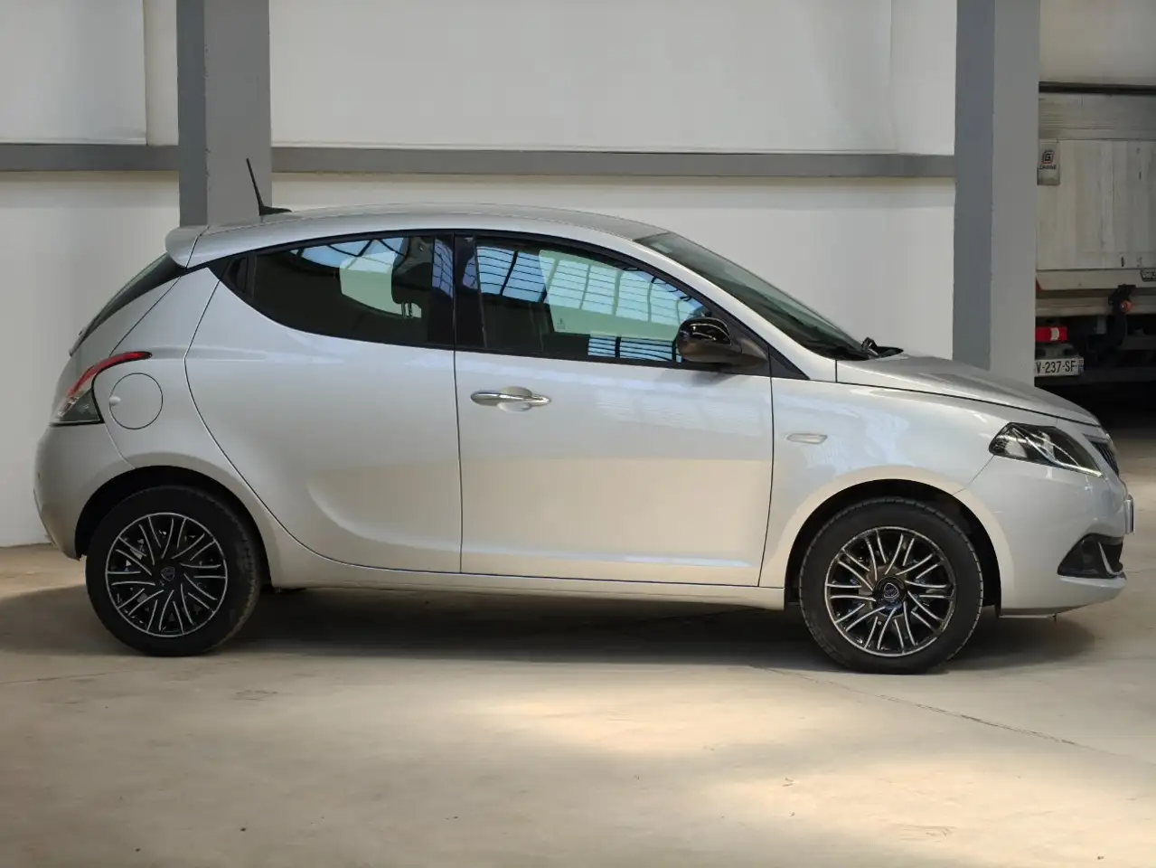 Lancia Ypsilon 2021 — фото 8