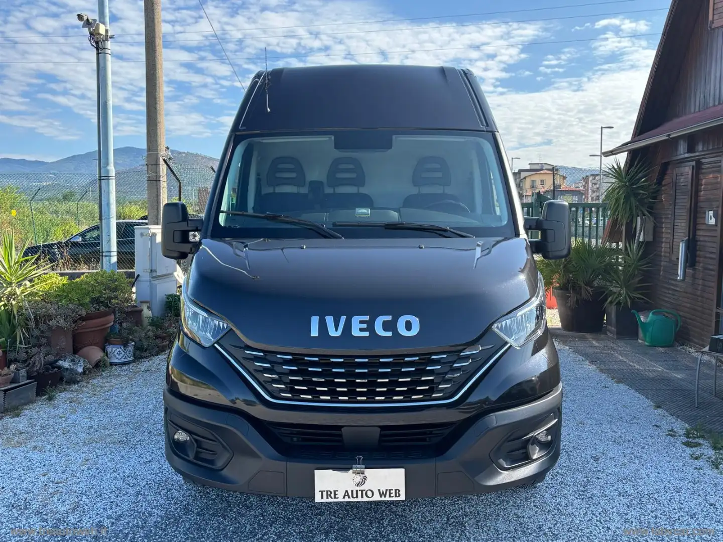 Iveco Daily 35S16A8V 2.3 HPT PLM-TM Furg. Zwart - 2