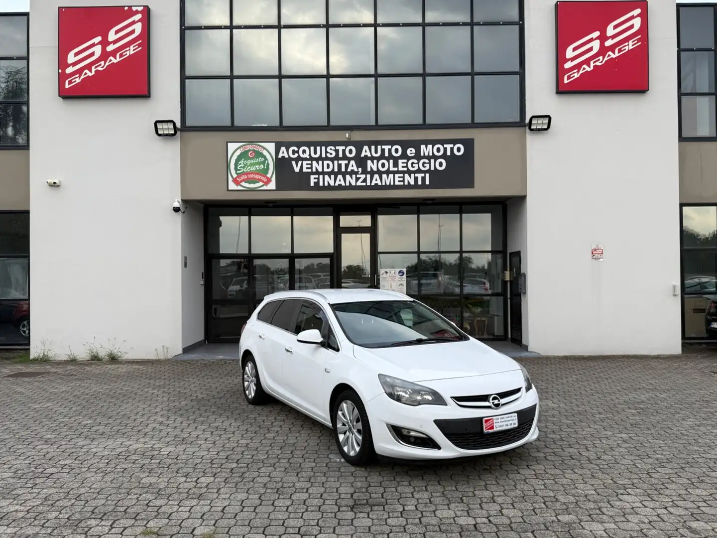 Opel Astra Astra 1.4 Turbo 140CV Sports Tourer GPL Tech Cosmo Bianco - 1