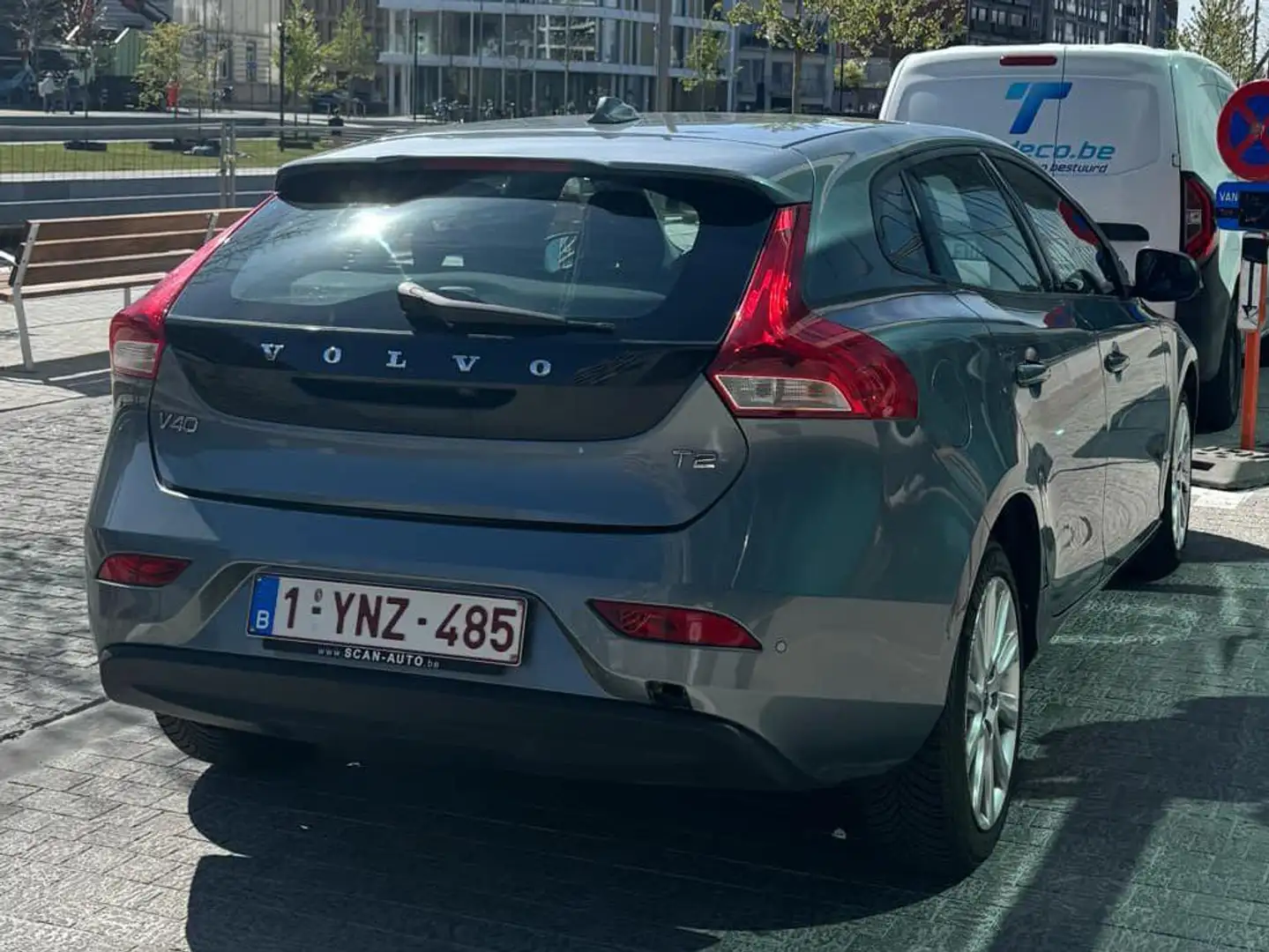 Volvo V40 V40 T2 Kinetic Gris - 2