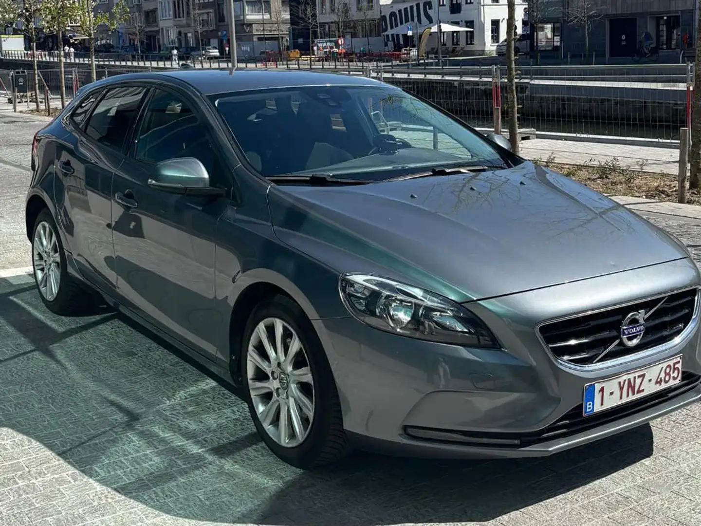 Volvo V40 V40 T2 Kinetic Gris - 1