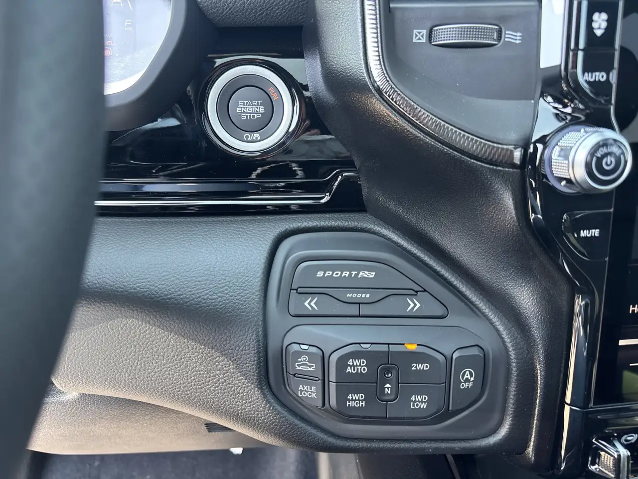 RAM 1500 снимка RAM 1500
