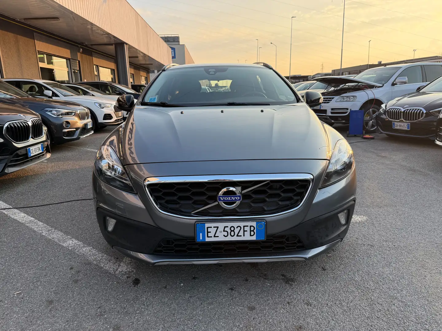 Volvo V40 Cross Country V40 Cross Country 1.6 d2 AUTOMATICO Grau - 2