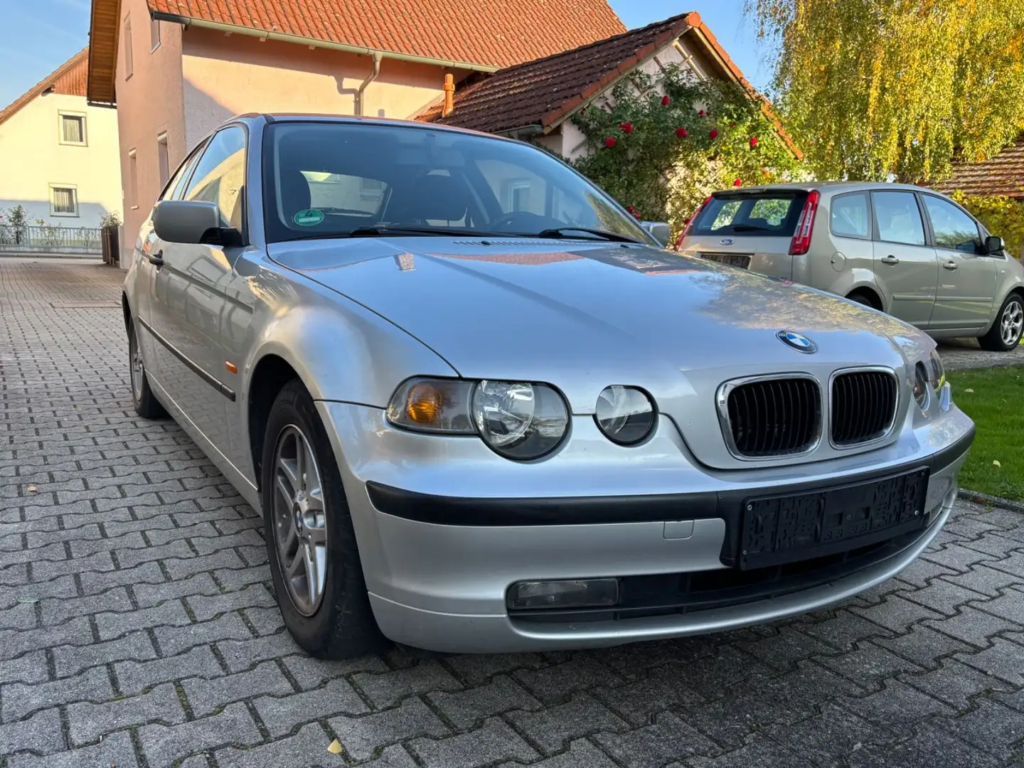 BMW 316 ti 1.Hand+TÜV NEU+Sitzheizung+Klima+AHK Silber - 1