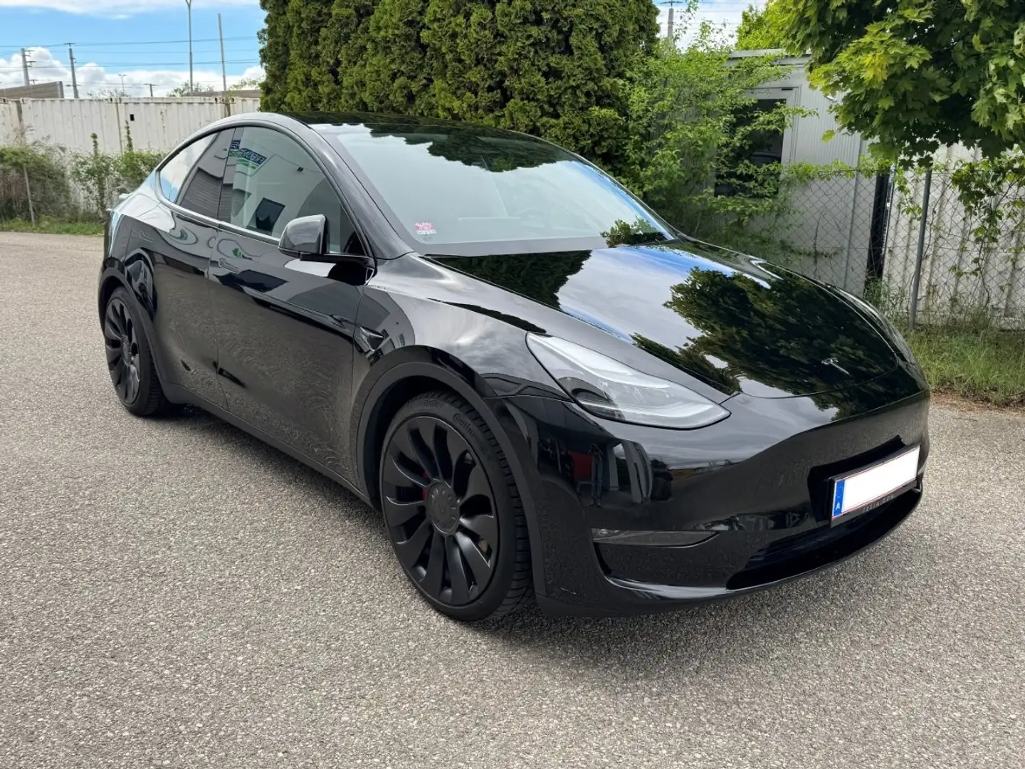 Tesla Model Y Model Y Performance max. Range Schwarz - 1