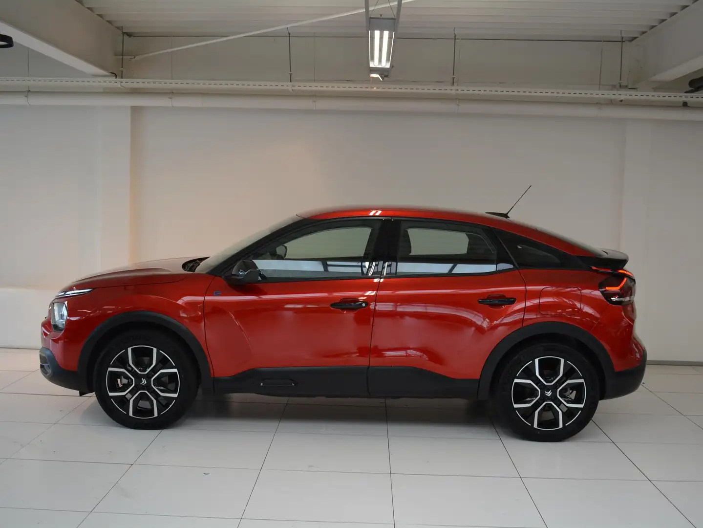 Citroen E-C4 Electric Feel Pack 50 kWh 136pk SOH 100% | Navigatie | Acht Rouge - 2