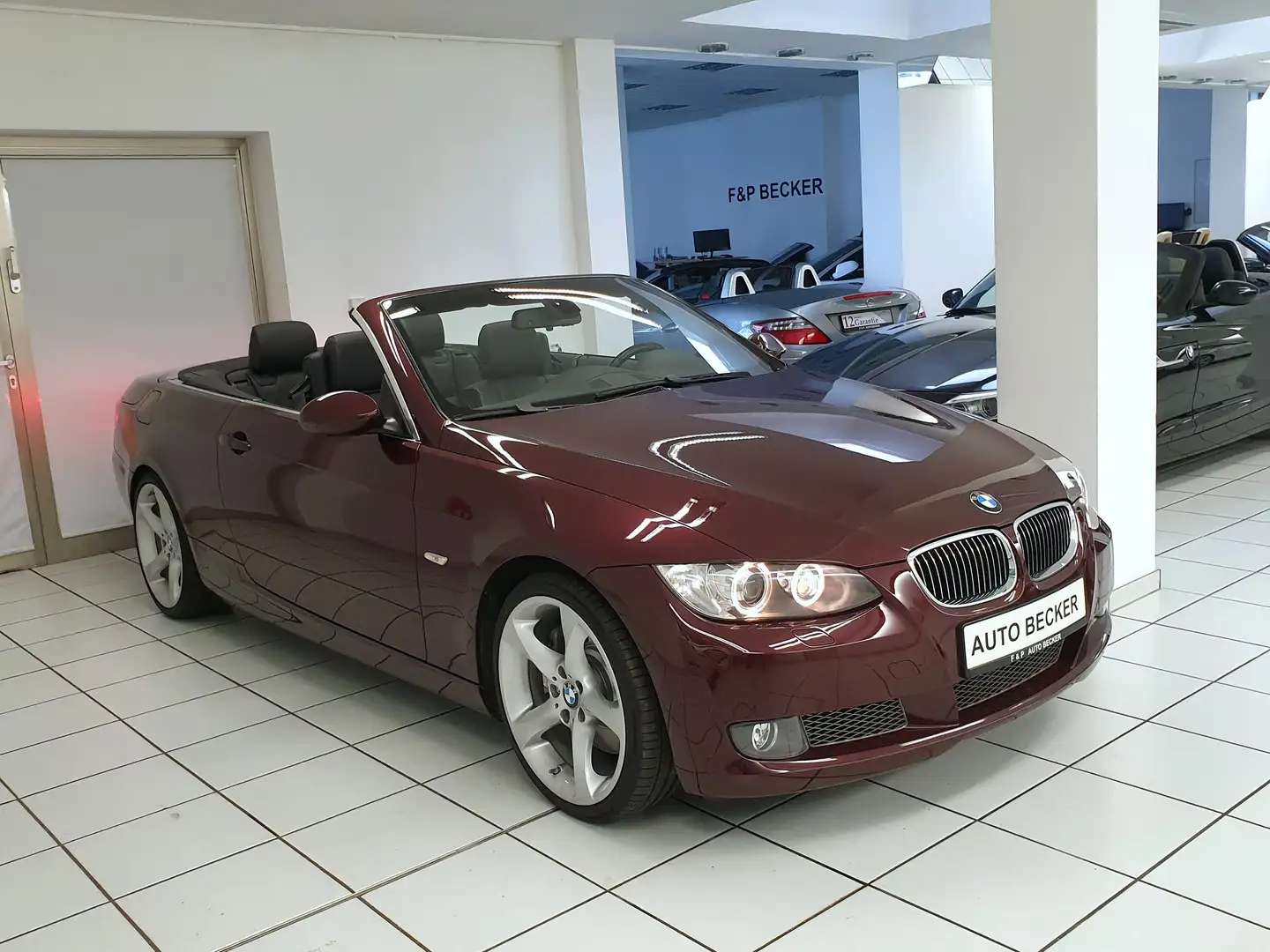 BMW 335 335i Cabrio 1.Hand Scheckheft Schalter Leder Navi Červená - 2