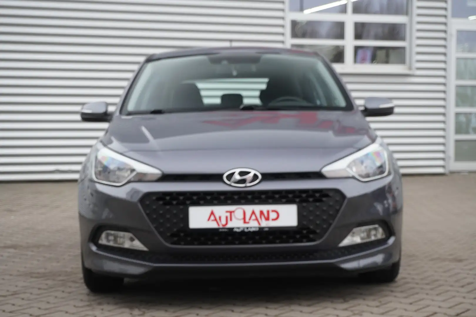 Hyundai i20 1.2 Navi DAB PDC Tempomat Kamera Klima Gris - 2