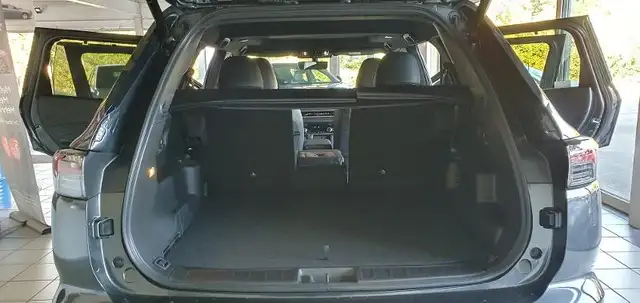 Mitsubishi Outlander view 14