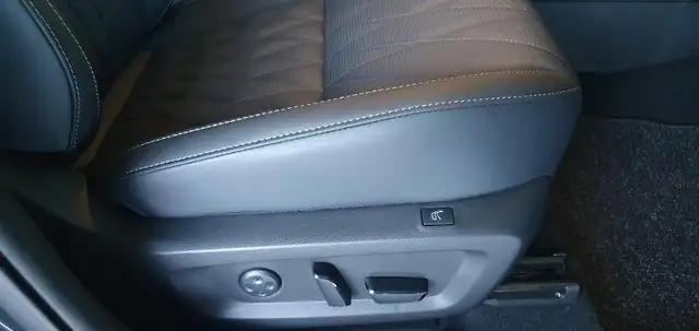 Mitsubishi Outlander view 11