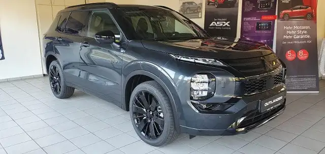 Mitsubishi Outlander view 4