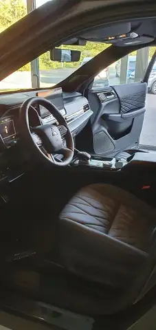 Mitsubishi Outlander view 6