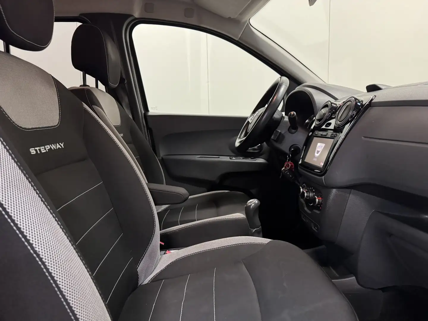 Dacia Lodgy 1.2 TCe Benzine - 7PL - GPS - Topstaat! 1Ste Eig! Grey - 2