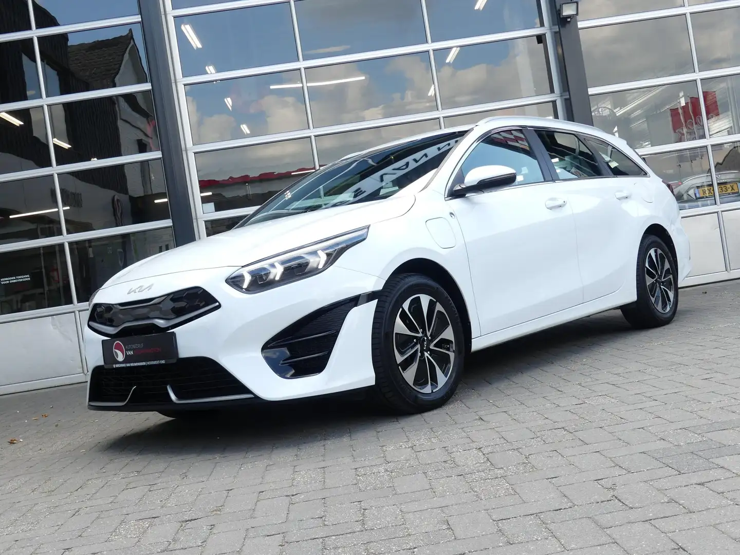 Kia Ceed SW / cee'd SW Sportswagon 1.6 GDI PHEV Dynamic Winterline *t/m 1 Wit - 2