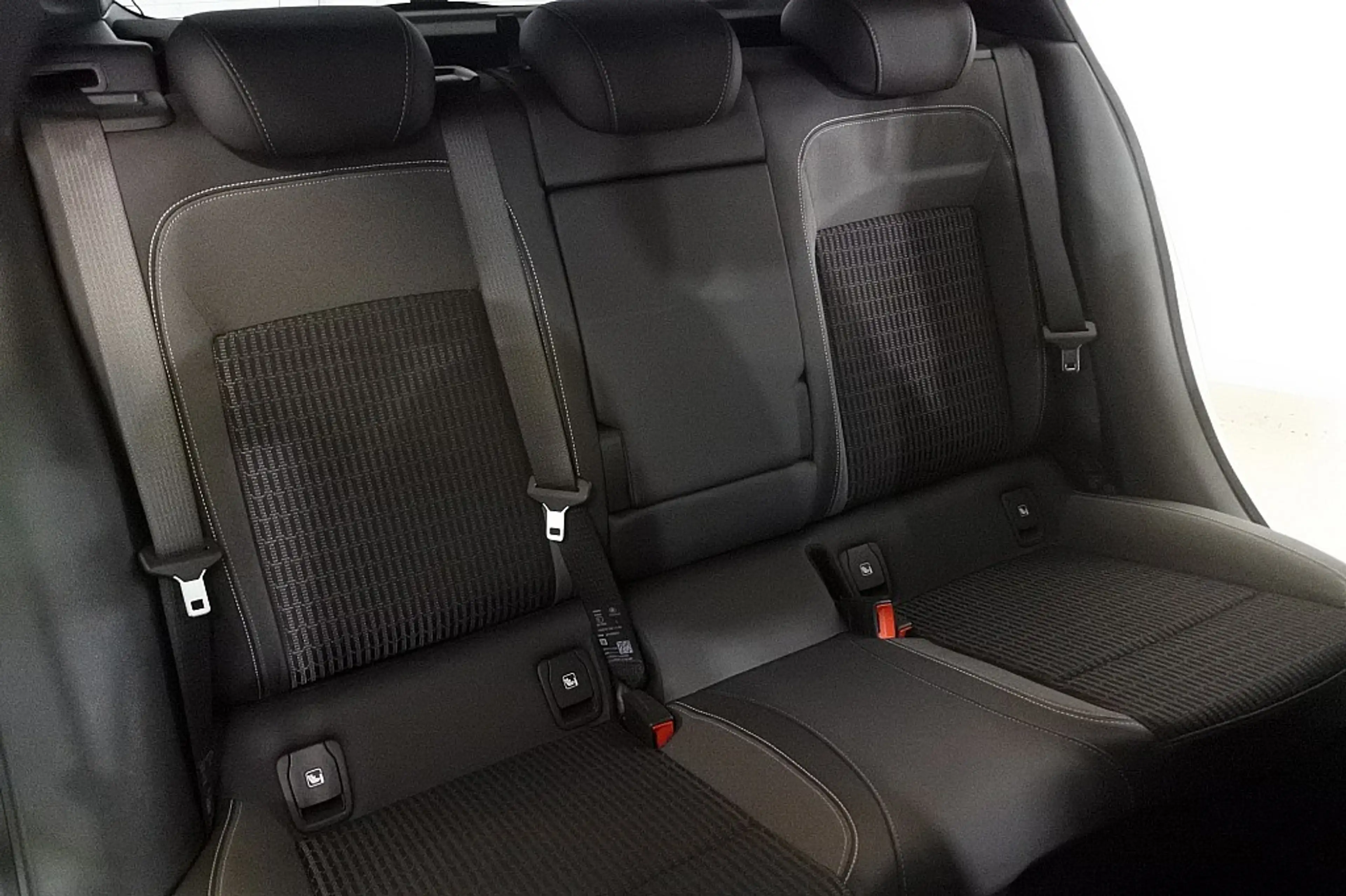 Opel Astra 1,5 CDTI Business Elegance Aut. — photo 5