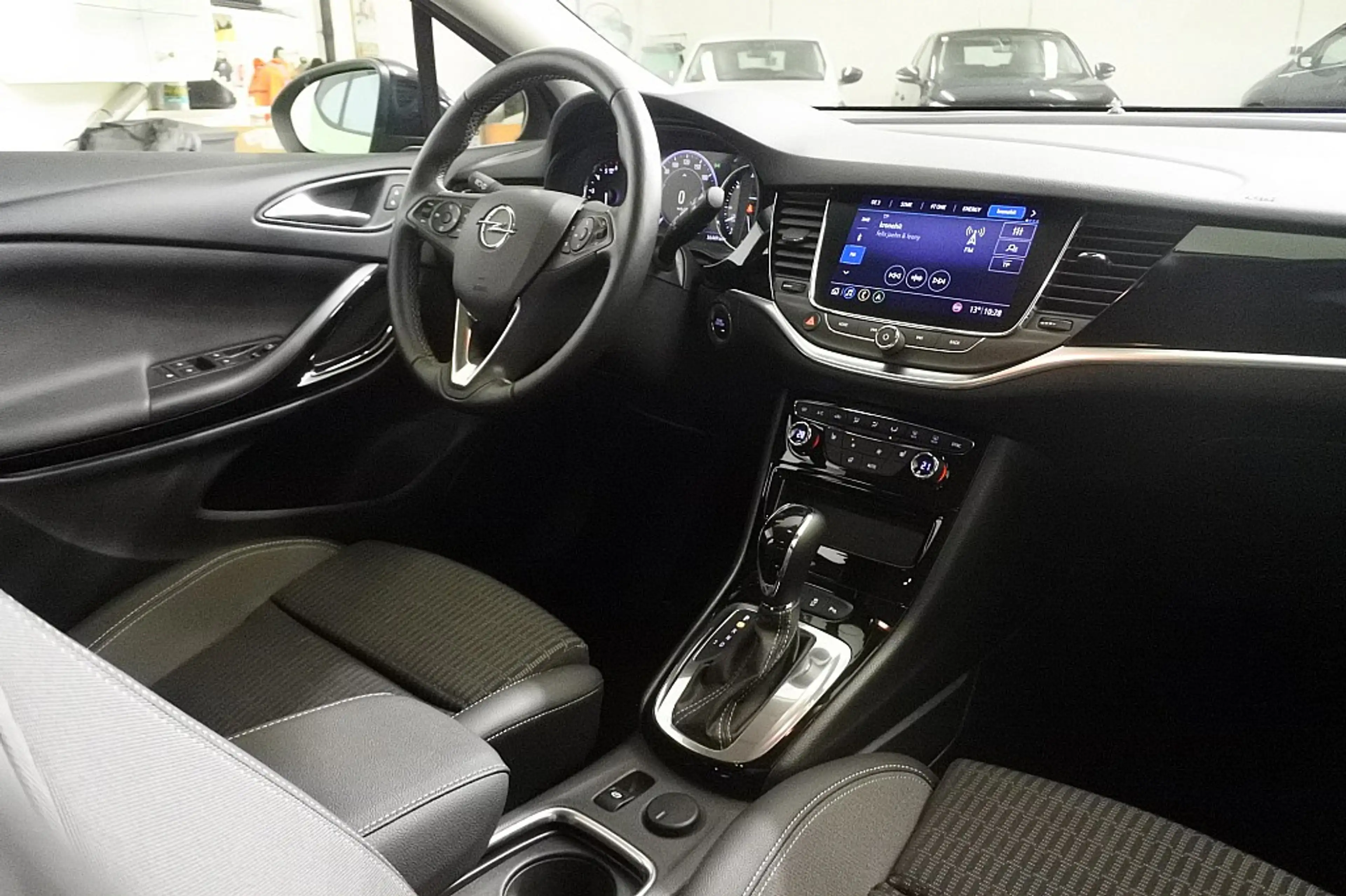Opel Astra 1,5 CDTI Business Elegance Aut. — photo 9