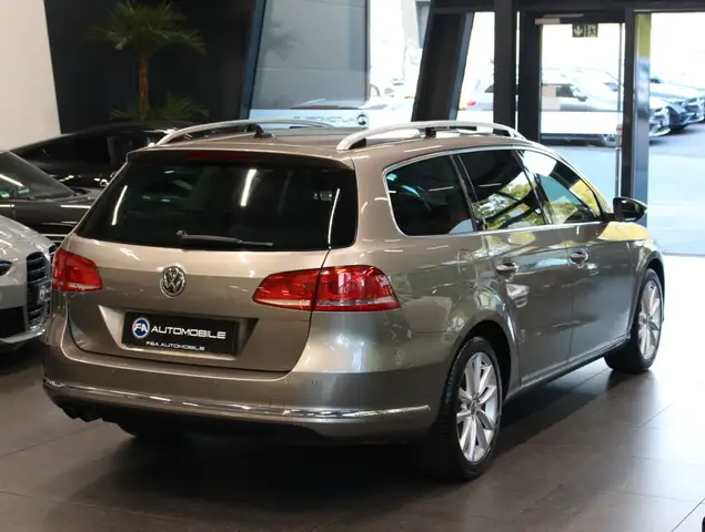 Volkswagen Passat view 5