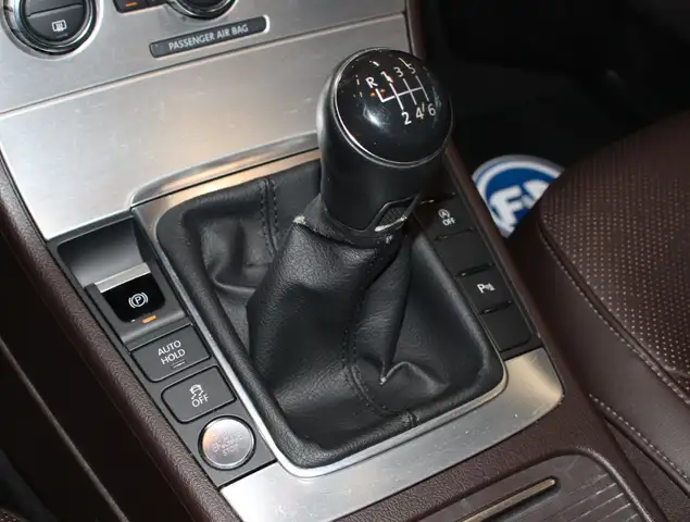 Volkswagen Passat view 18