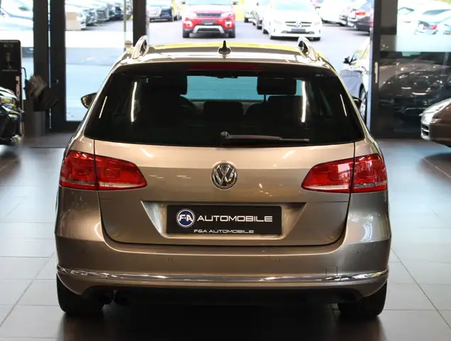 Volkswagen Passat view 6