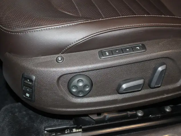 Volkswagen Passat view 17