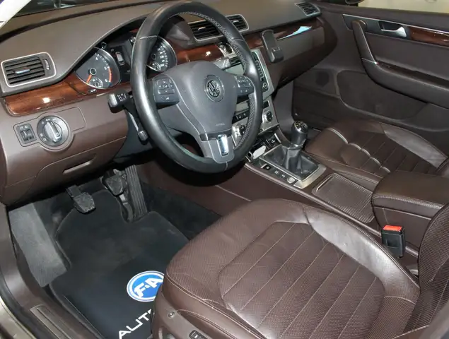 Volkswagen Passat view 16