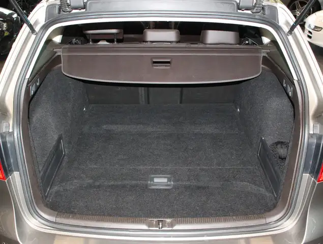 Volkswagen Passat view 7