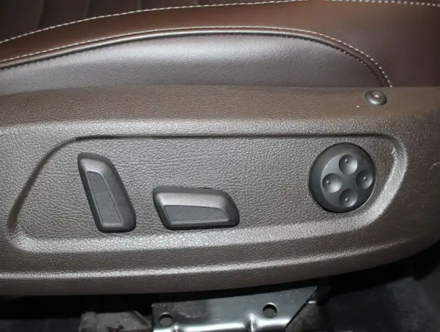 Volkswagen Passat view 11