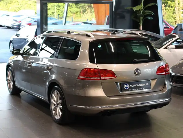 Volkswagen Passat view 4