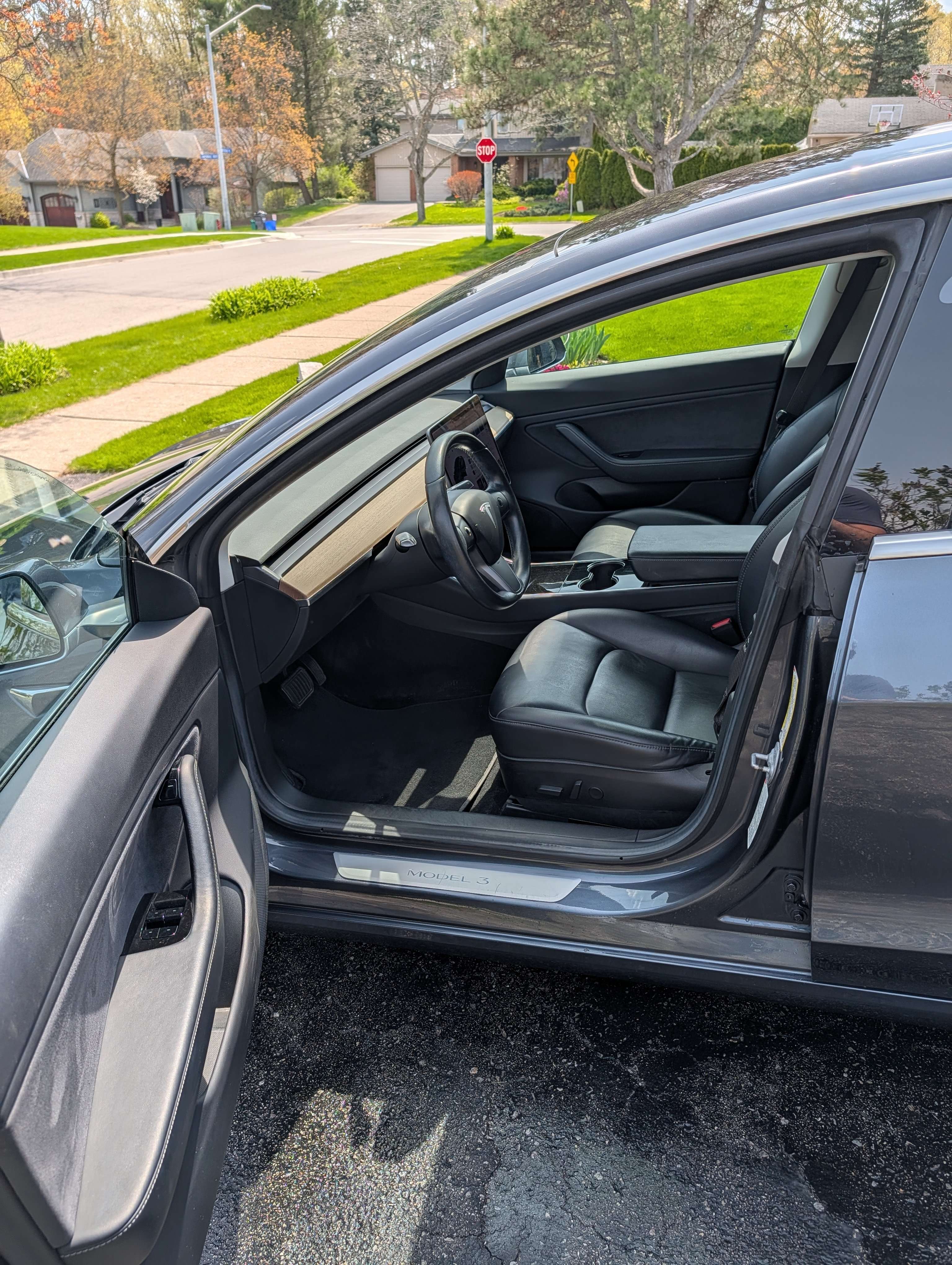 2018 Tesla Model 3 Model 3 Longrange rear wheel drive. alt 5