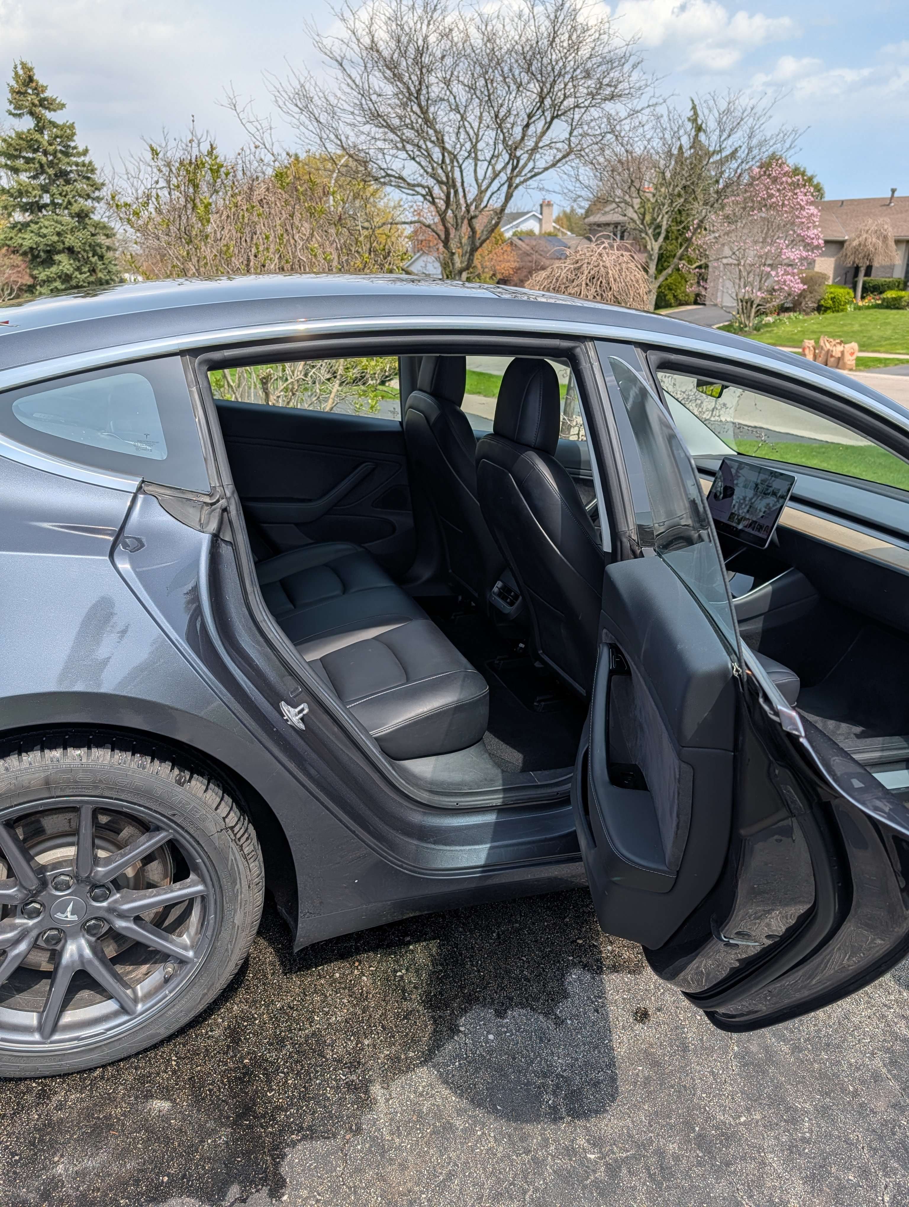 2018 Tesla Model 3 Model 3 Longrange rear wheel drive. alt 4