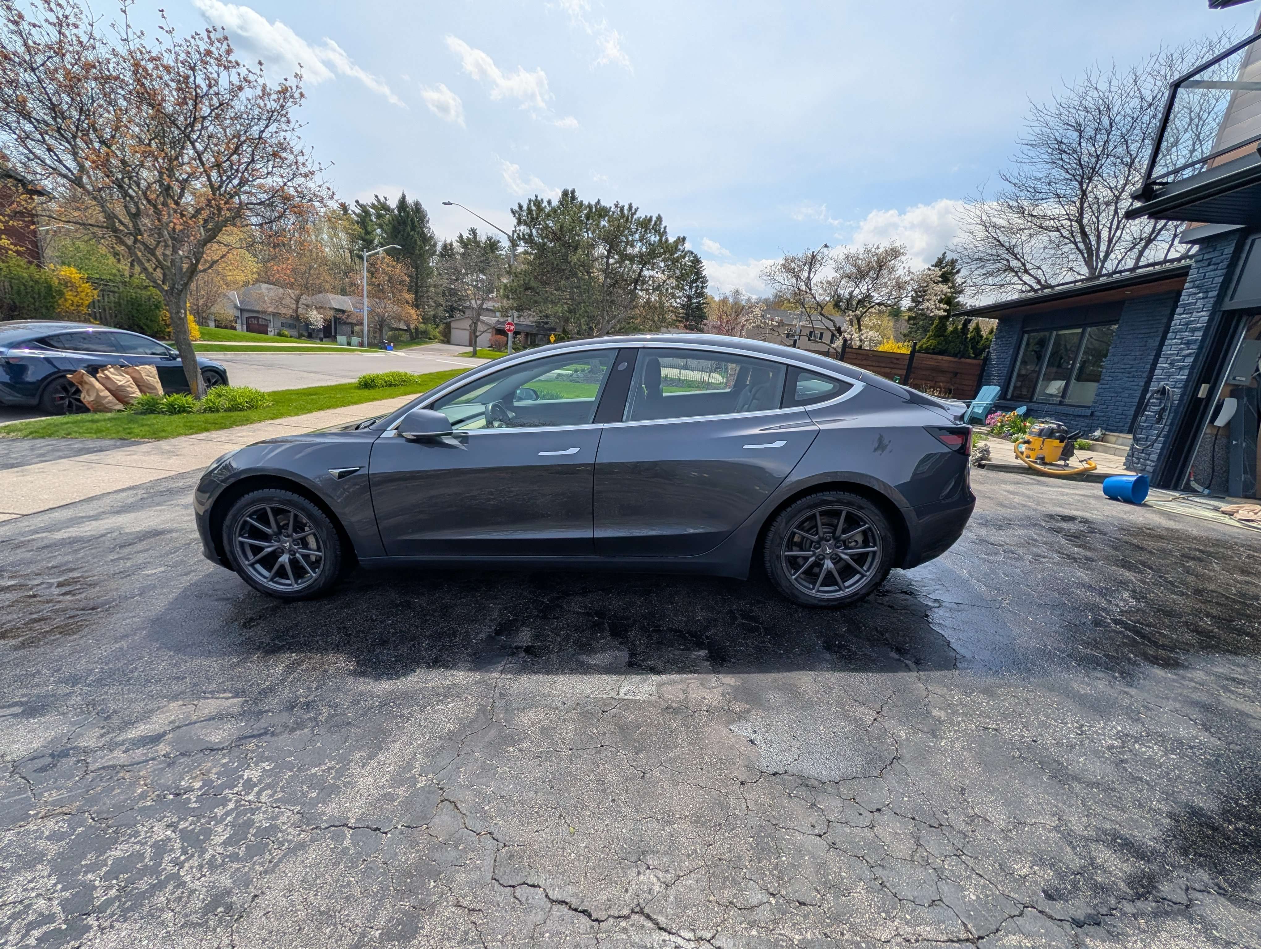 2018 Tesla Model 3 Model 3 Longrange rear wheel drive. alt 3