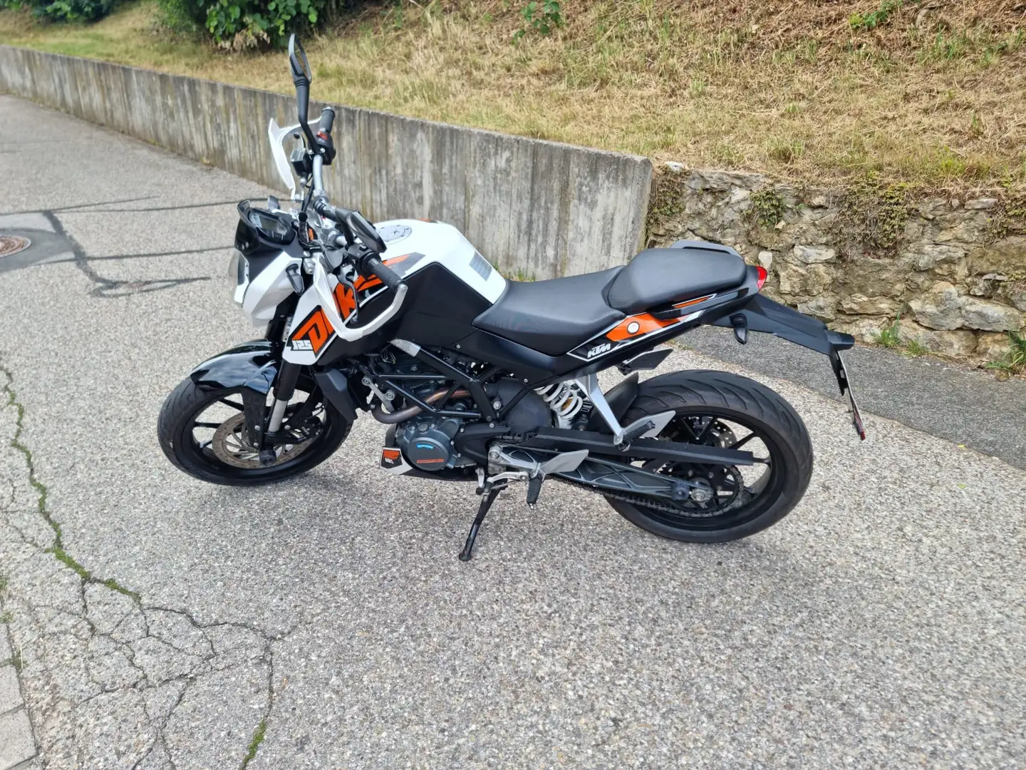 KTM 125 Duke Blanco - 1