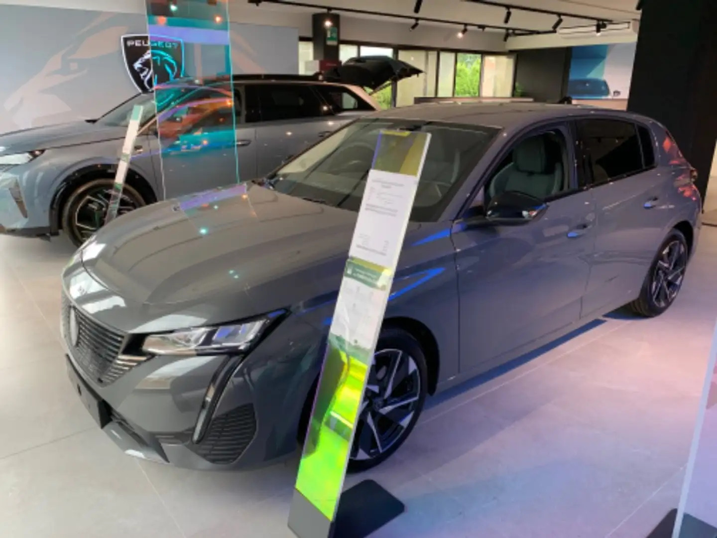 Peugeot 308 1.5 BlueHDi Allure Grau - 2