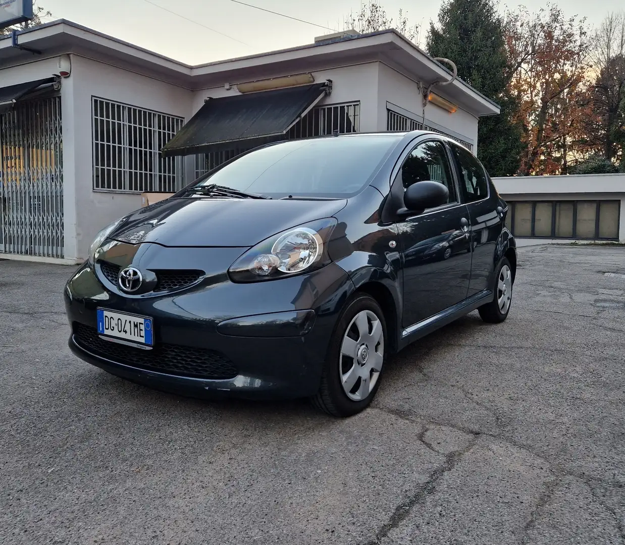 Toyota Aygo 5p 1.0 Sol *OK NEOPATENTATI * Gris - 1