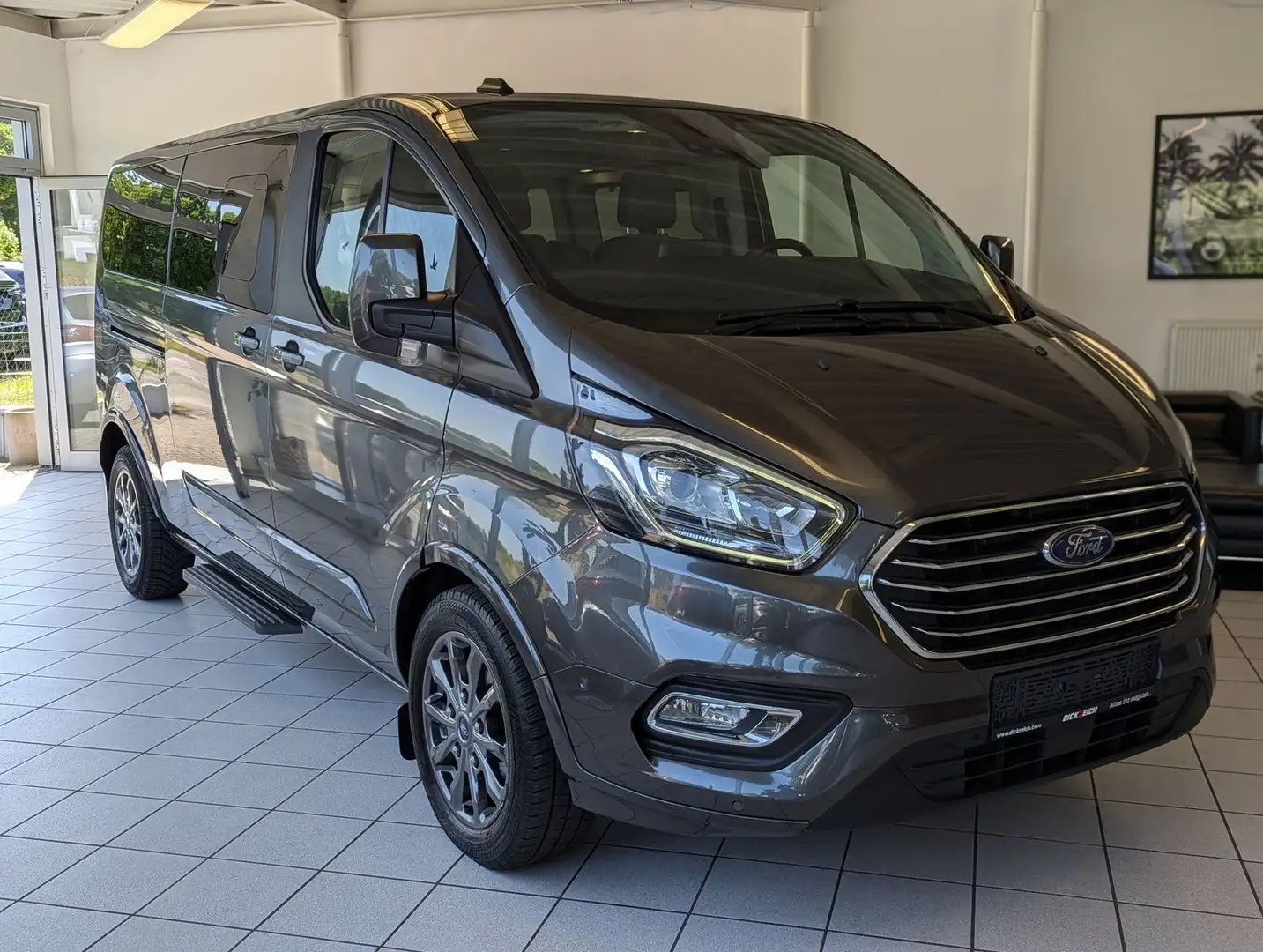 Ford Tourneo Custom 320 L2 Aut. Titanium 9-Sitze Cam Grau - 1