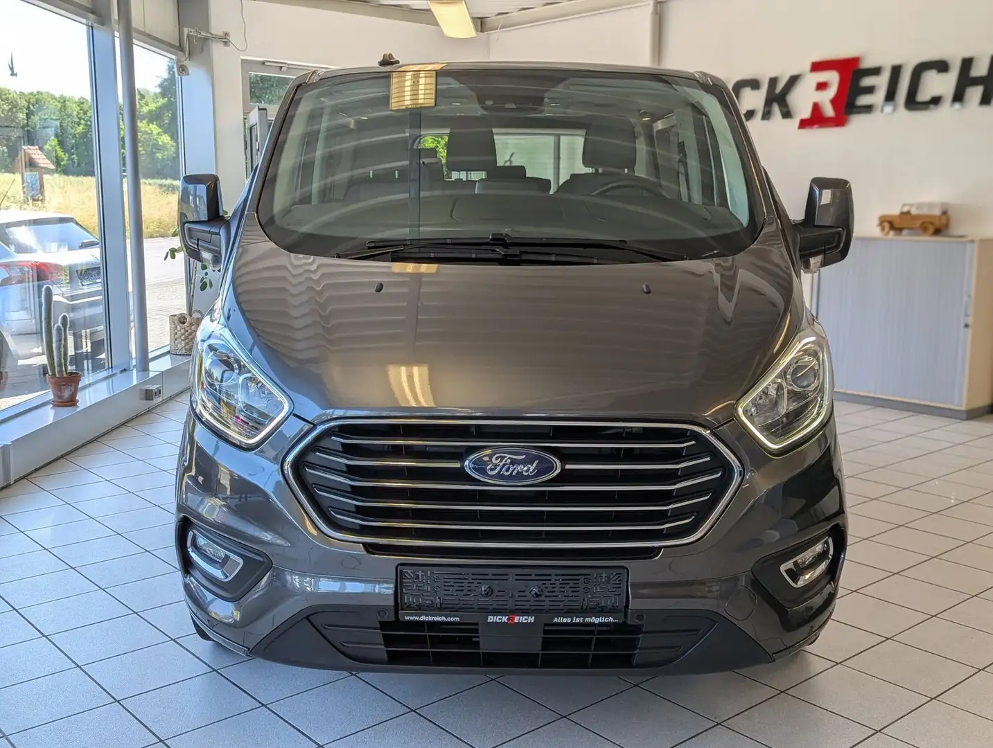 Ford Tourneo Custom 320 L2 Aut. Titanium 9-Sitze Cam Grau - 2