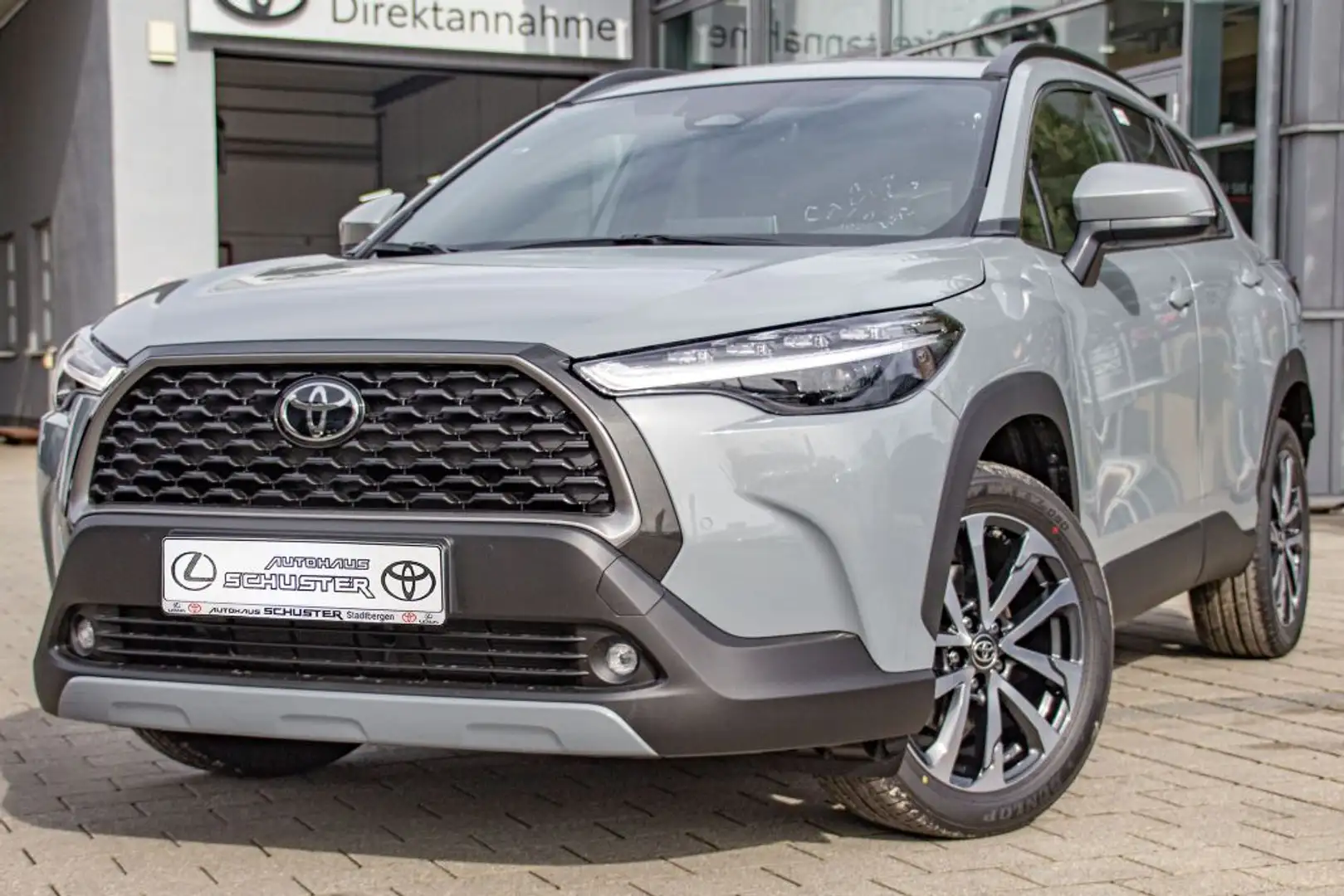 Toyota Corolla Cross Hybrid 2.0 VVT-i Teamplayer Grau - 1