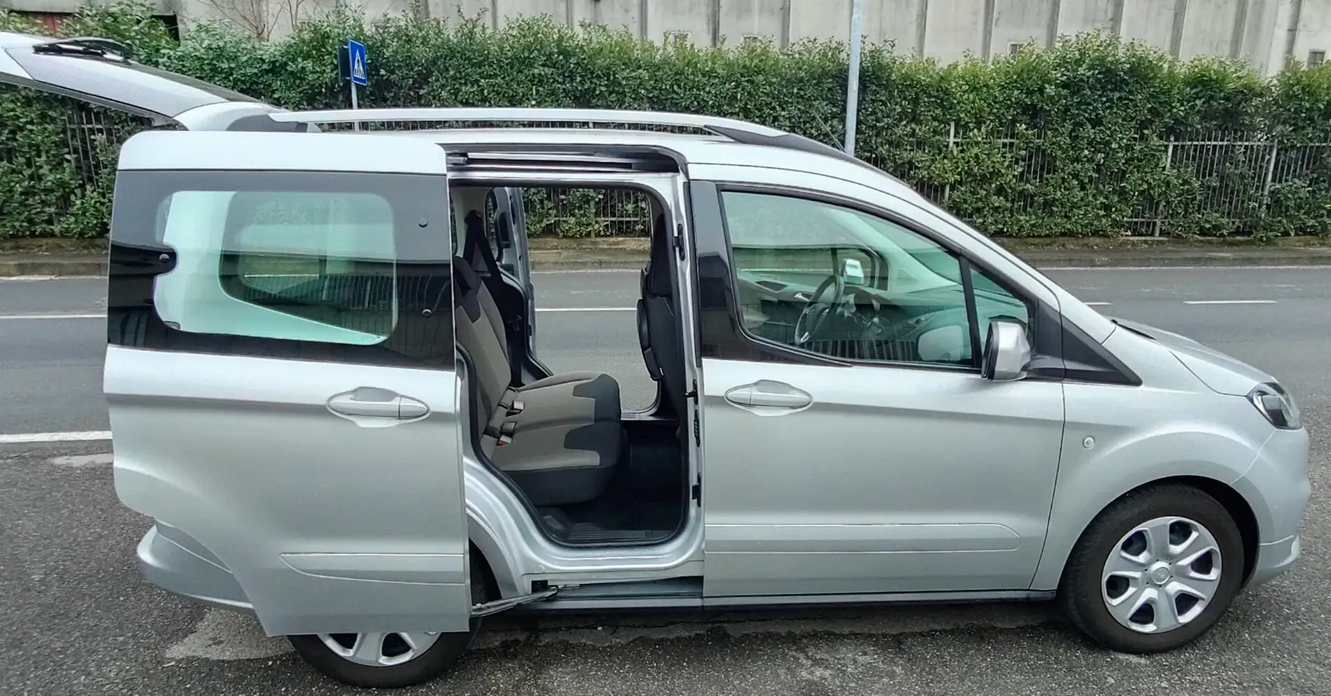 Ford Tourneo Courier Tourneo Courier 1.0 EcoBoost 100 CV S&S Plus Argento - 1
