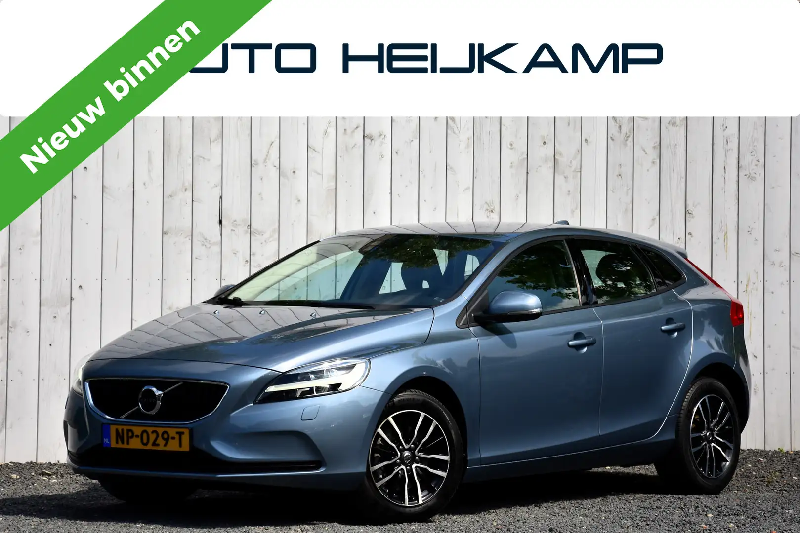 Volvo V40 2.0 T2 Momentum | Led | Navigatie | Trekhaak | Blauw - 1