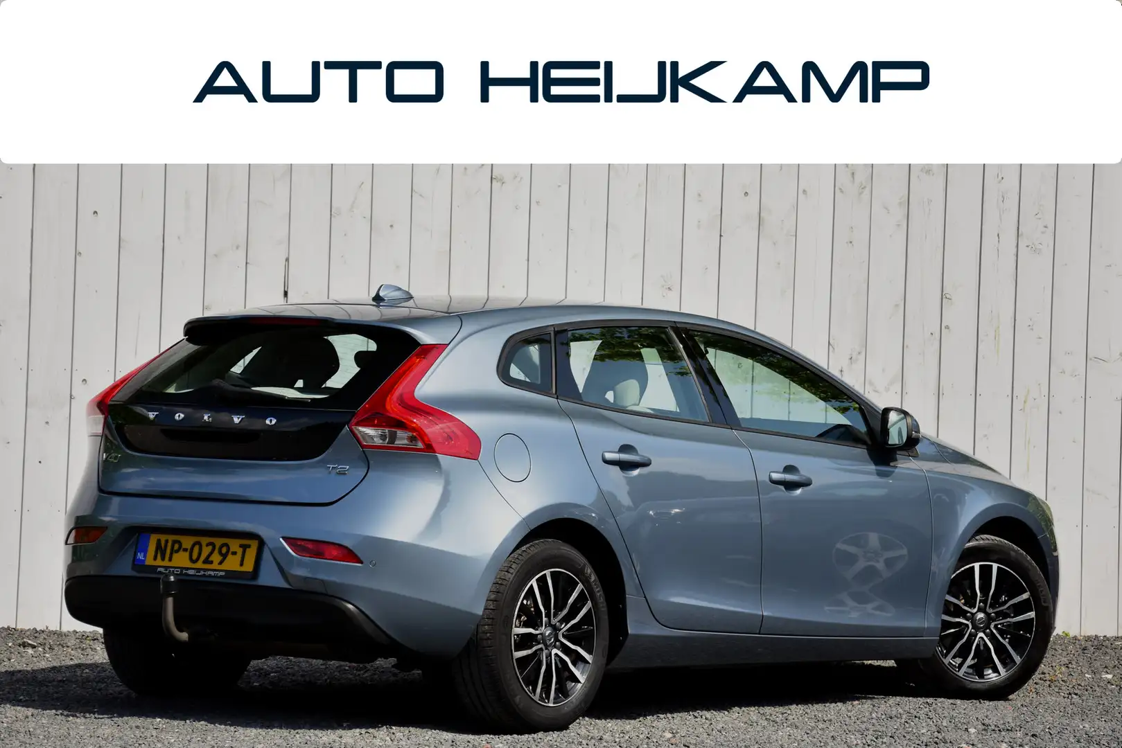 Volvo V40 2.0 T2 Momentum | Led | Navigatie | Trekhaak | Blauw - 2