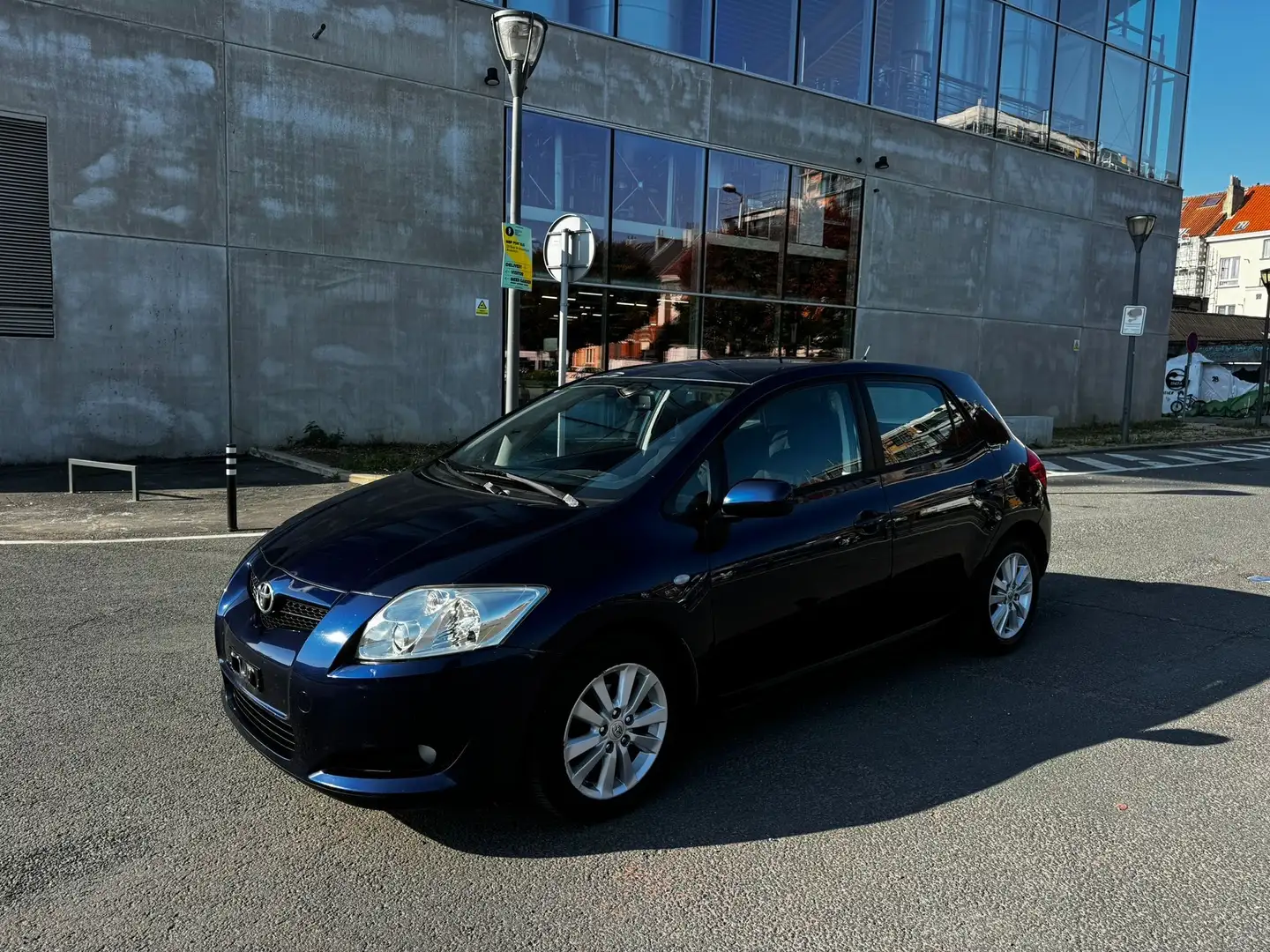 Toyota Auris 1.4i VVT-i AIRCO DIGITAL JANTE ALUMINIUM Bleu - 2