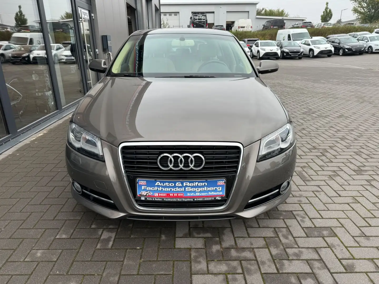 Audi A3 Sportback 1.8 TFSI Ambiente AUTOMATIK*XENON* Grau - 2