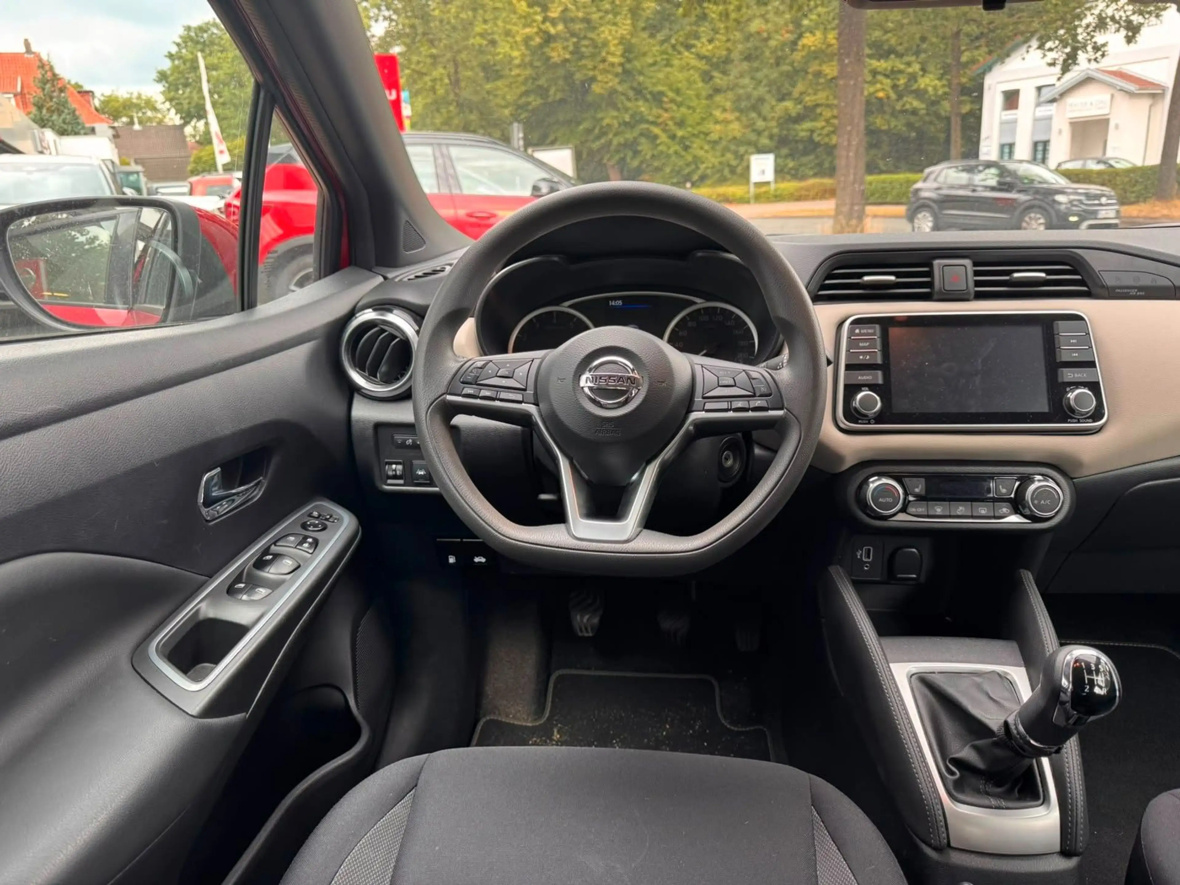 Nissan Micra 1.0 N-Way — photo 9
