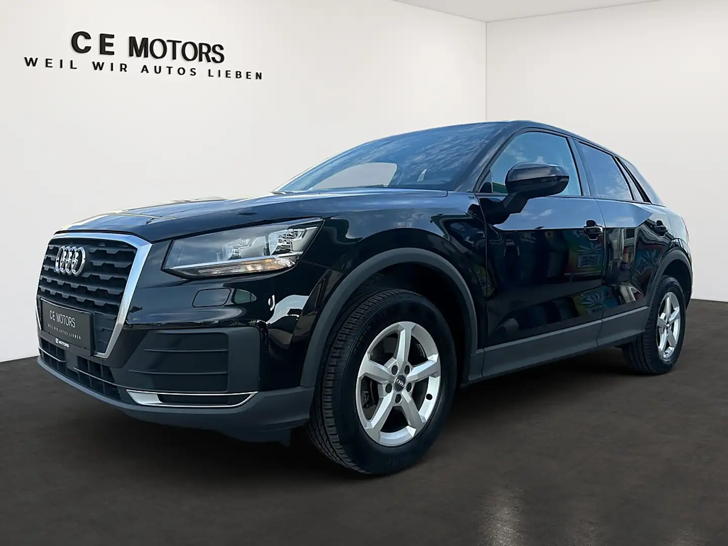 Audi Q2 1,0 TFSI Schwarz - 1