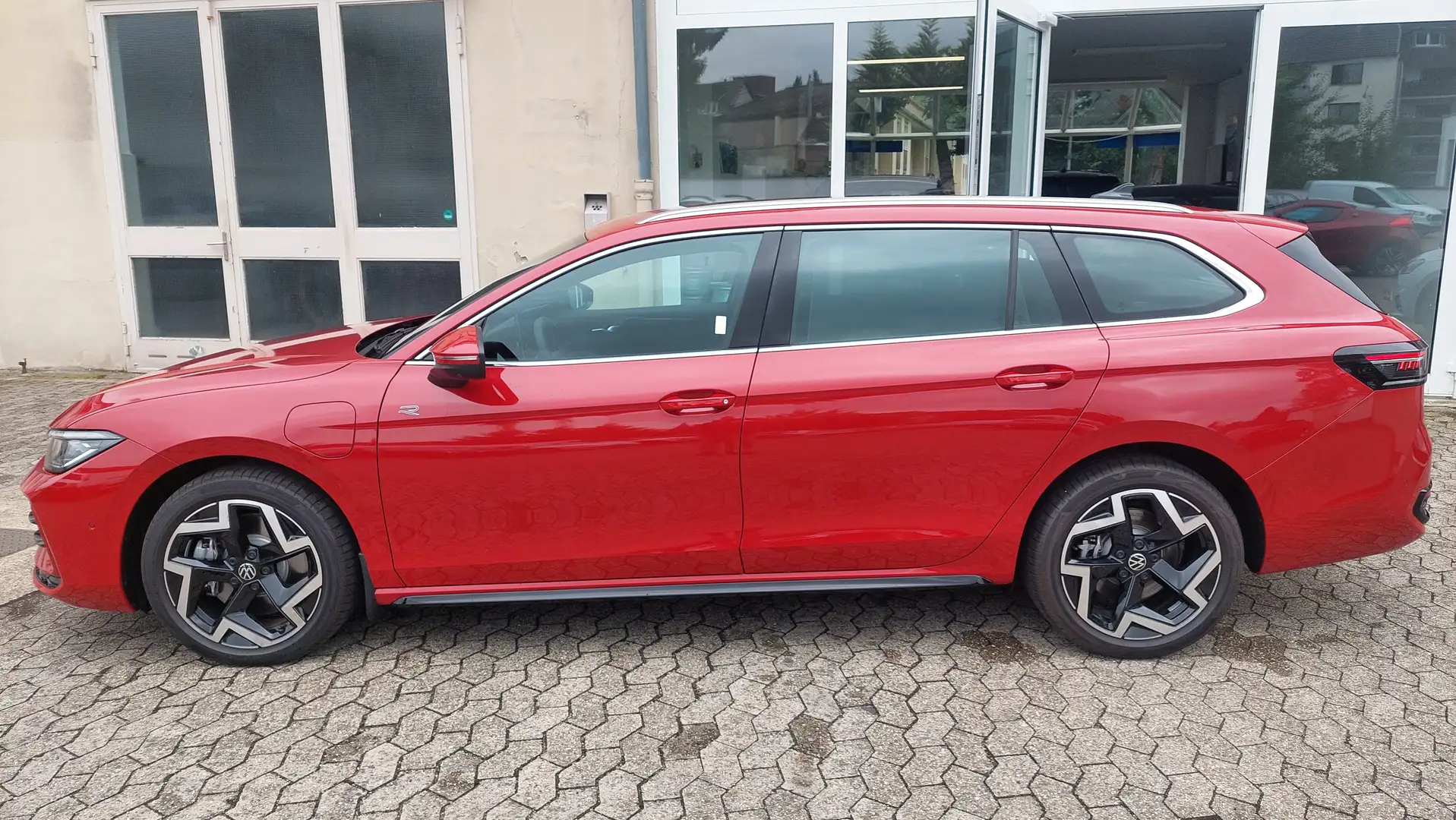 Volkswagen Passat Variant 1.5 TSI eHybrid R-Line AHK 360° MATRIX HUD Rot - 2