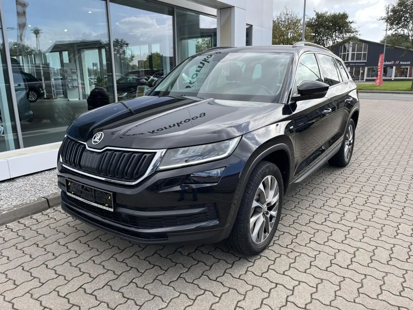 Skoda Kodiaq 2.0 TDI 4x4 Clever AHK ACC Bluetooth Navi Schwarz - 2