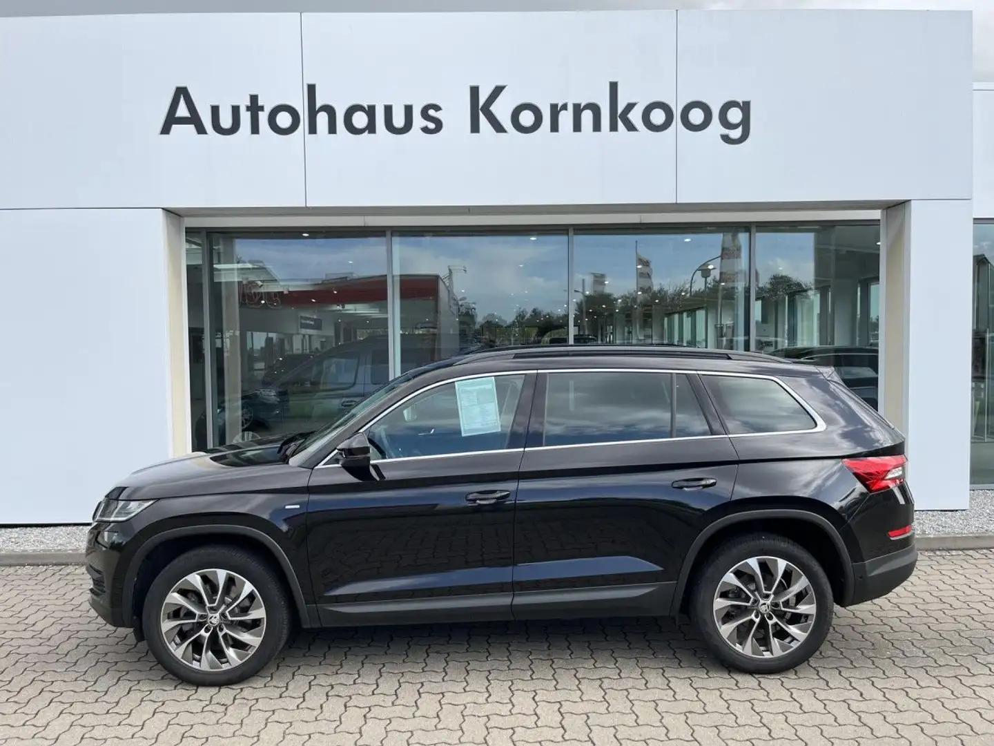 Skoda Kodiaq 2.0 TDI 4x4 Clever Bluetooth Navi LED Klima Schwarz - 1