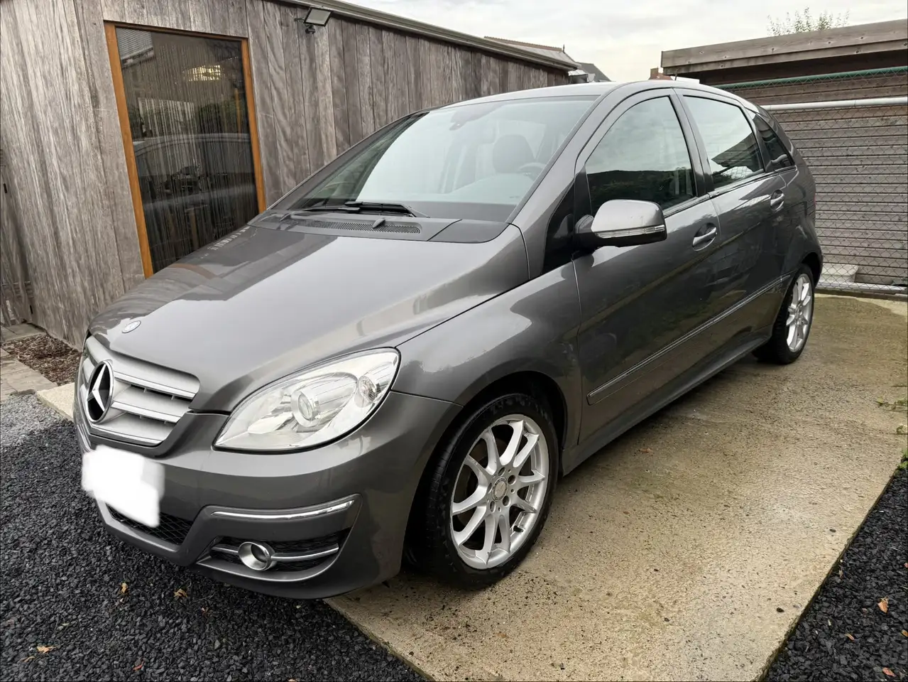 Mercedes-Benz B 200
